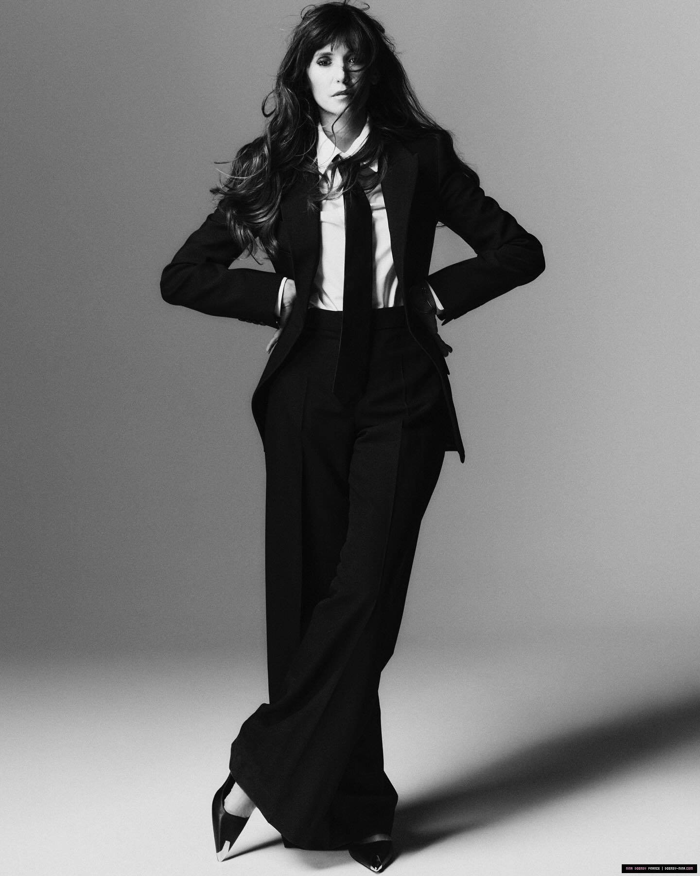 https://prikachi.net/images/2025/09/22/dobrev-nina_com_000174.jpg