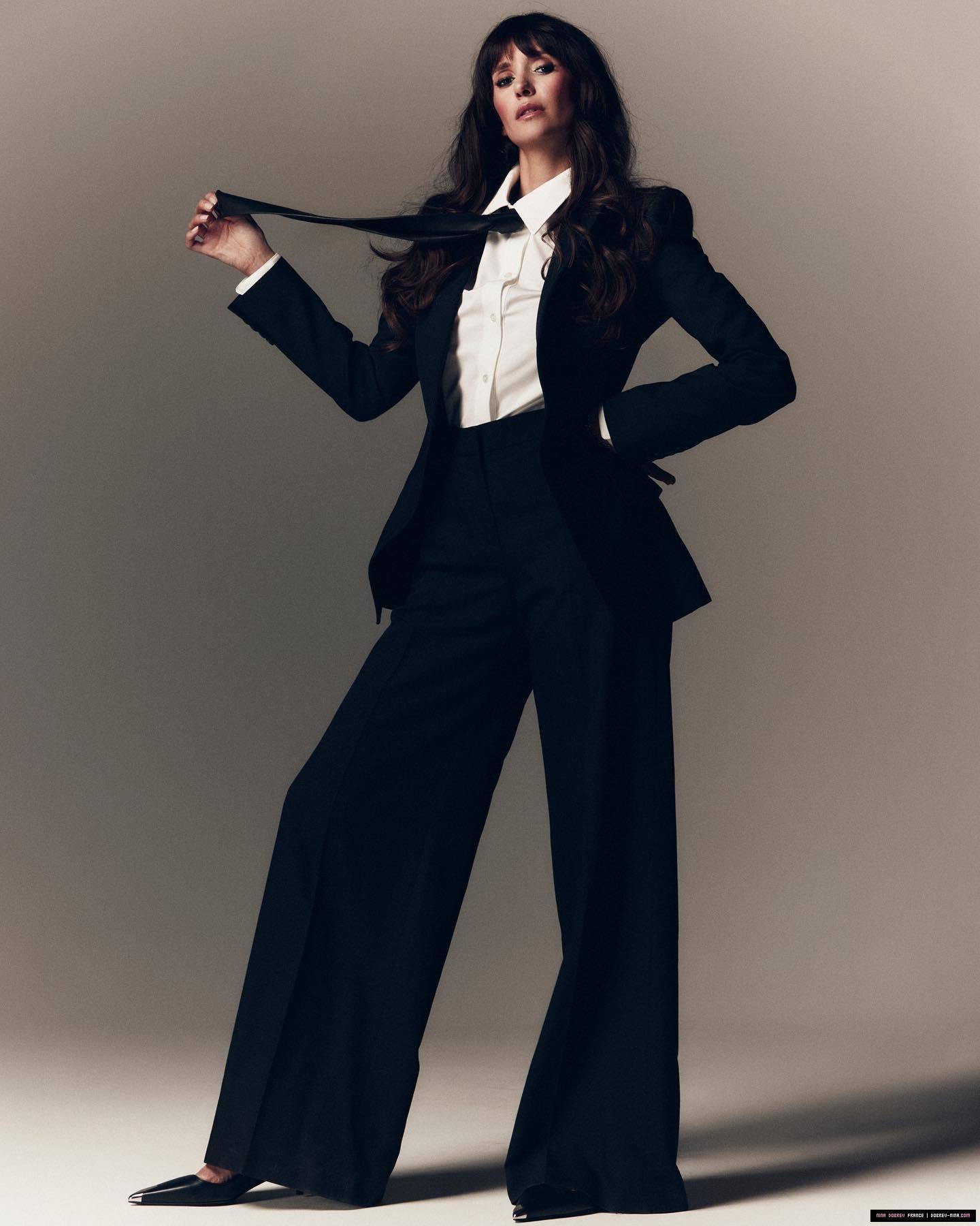 https://prikachi.net/images/2025/09/22/dobrev-nina_com_000658.jpg