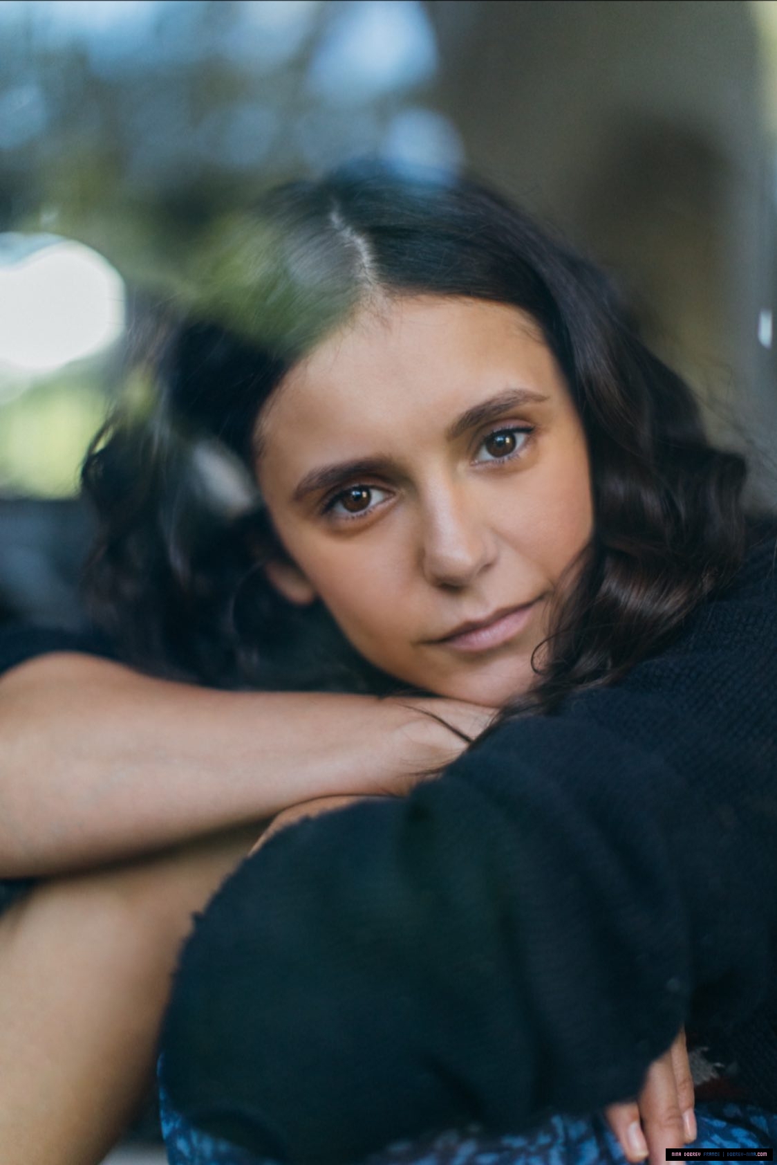 https://prikachi.net/images/2025/09/23/nina_dobrev_france00173.jpg