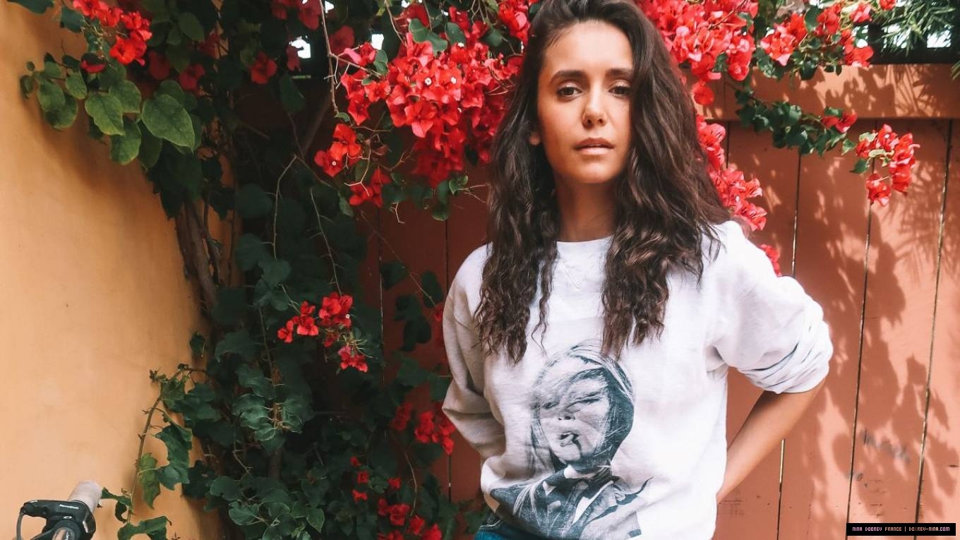 https://prikachi.net/images/2025/09/23/nina_dobrev_france00956.jpg