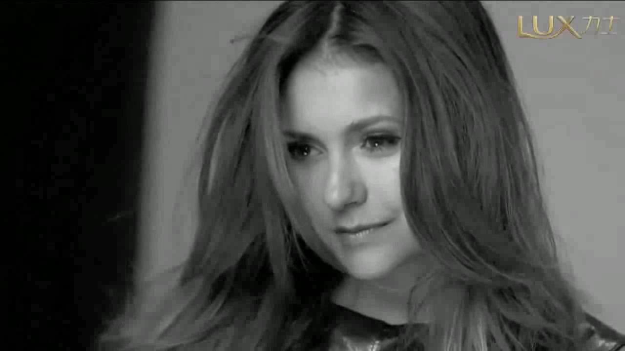 https://prikachi.net/images/2025/10/08/ELLE_2014_39_Nina_Dobrev_19.jpg