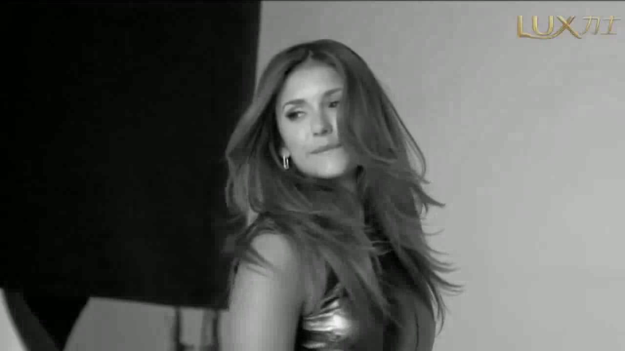 https://prikachi.net/images/2025/10/08/ELLE_2014_39_Nina_Dobrev_50.jpg